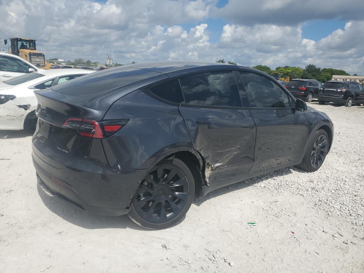 2024 Tesla Model Y grey null electric 7SAYGDEE4RF037807 photo #4