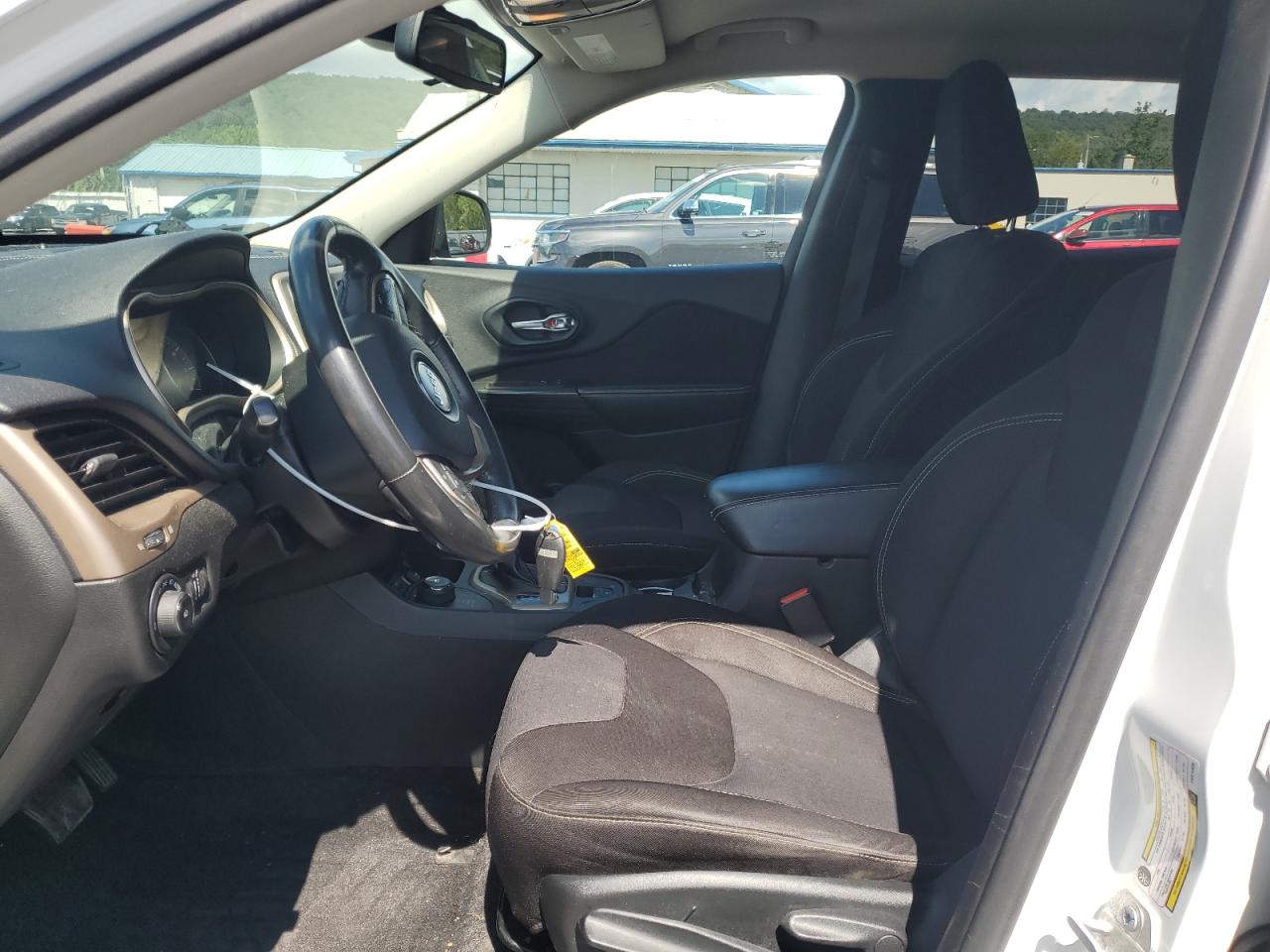 2015 Jeep Cherokee Latitude VIN: 1C4PJMCB9FW514936 Lot: 70349575