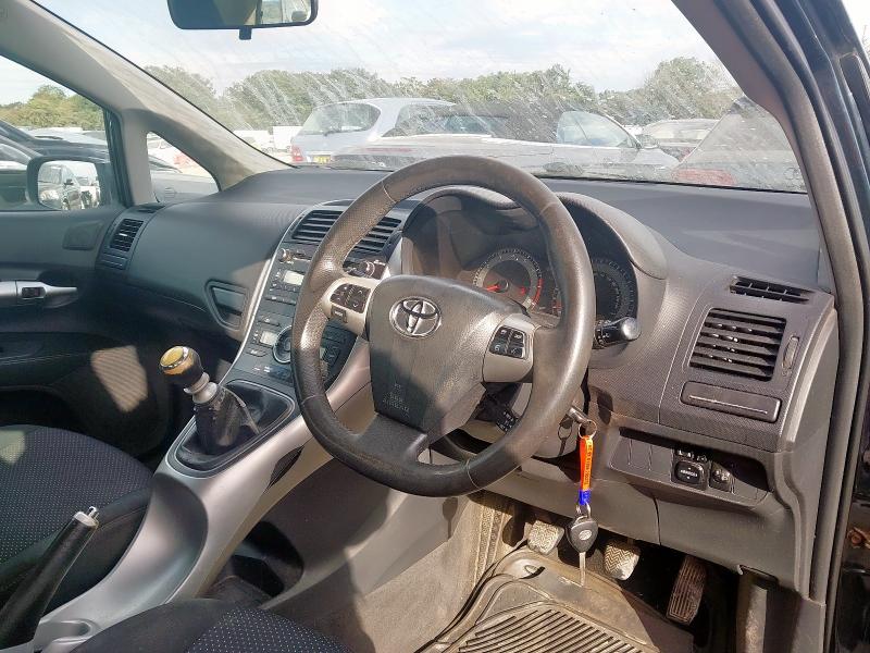 2011 TOYOTA AURIS TR