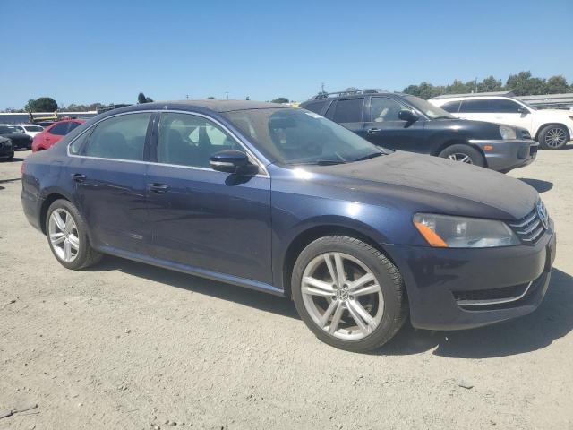 Sedans VOLKSWAGEN PASSAT 2014 Blue