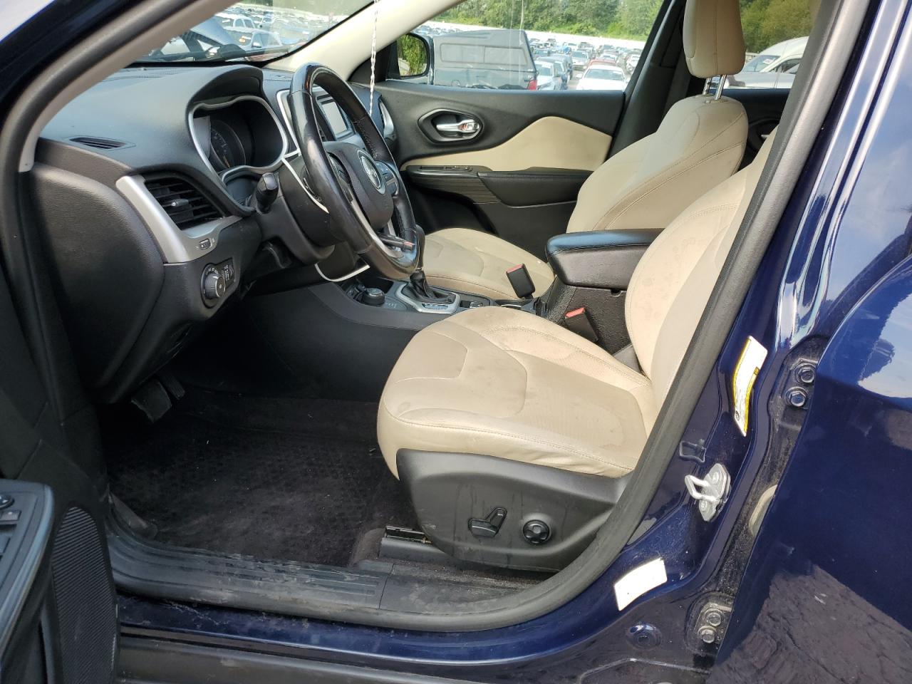 2016 Jeep Cherokee Latitude VIN: 1C4PJMCS5GW263236 Lot: 70124145