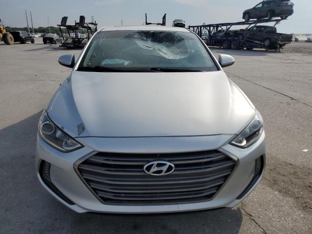 Sedans HYUNDAI ELANTRA 2017 Srebrny