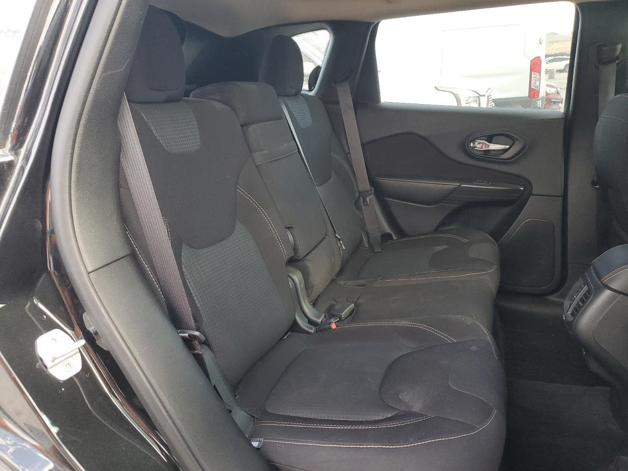 2016 Jeep Cherokee Latitude VIN: 1C4PJMCB3GW141846 Lot: 70047365