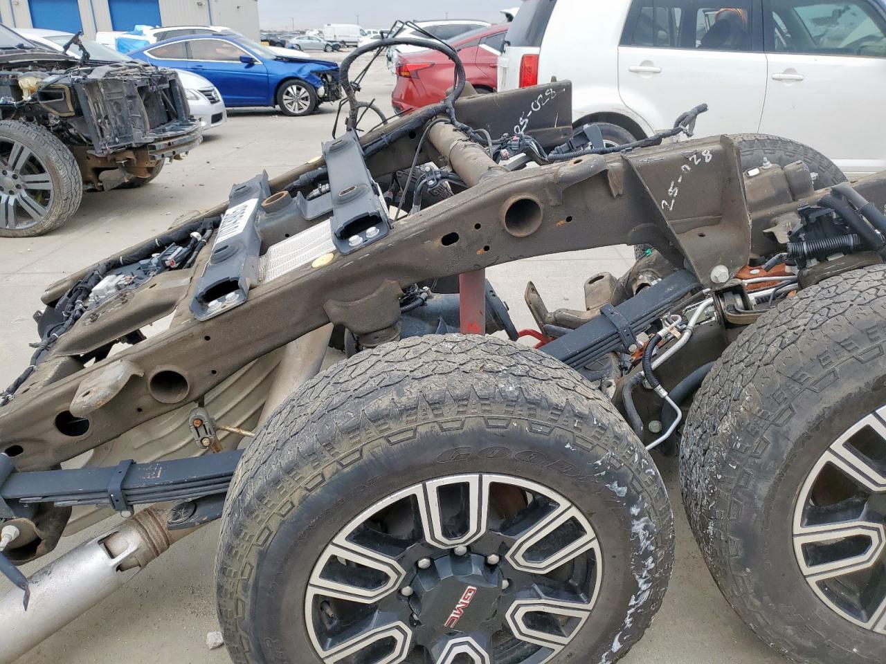 2023 GMC Sierra K2500 At4 VIN: 1GT49PEY0PF214041 Lot: 70143905