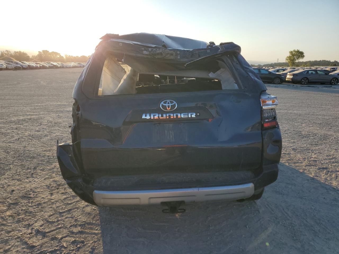 2019 Toyota 4Runner Sr5/Sr5 Premium VIN: JTEBU5JR4K5614591 Lot: 68356065