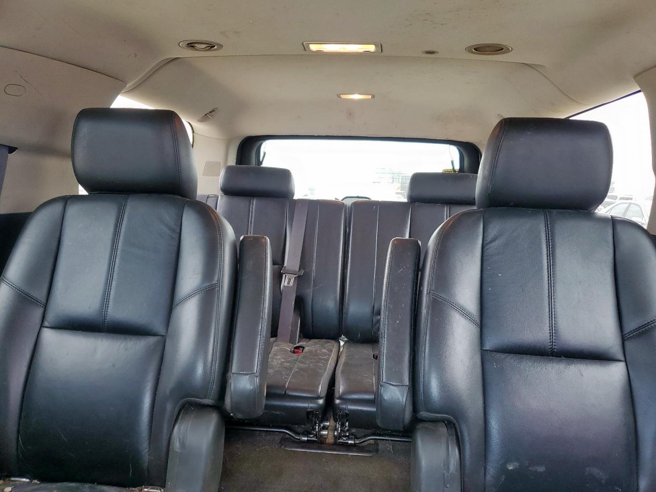 2011 Chevrolet Suburban C1500 Lt VIN: 1GNSCJE02BR390331 Lot: 68416815