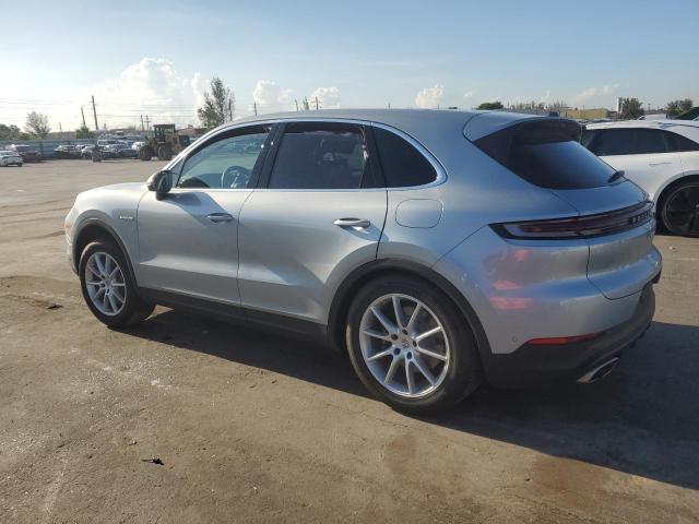  PORSCHE CAYENNE 2024 Srebrny