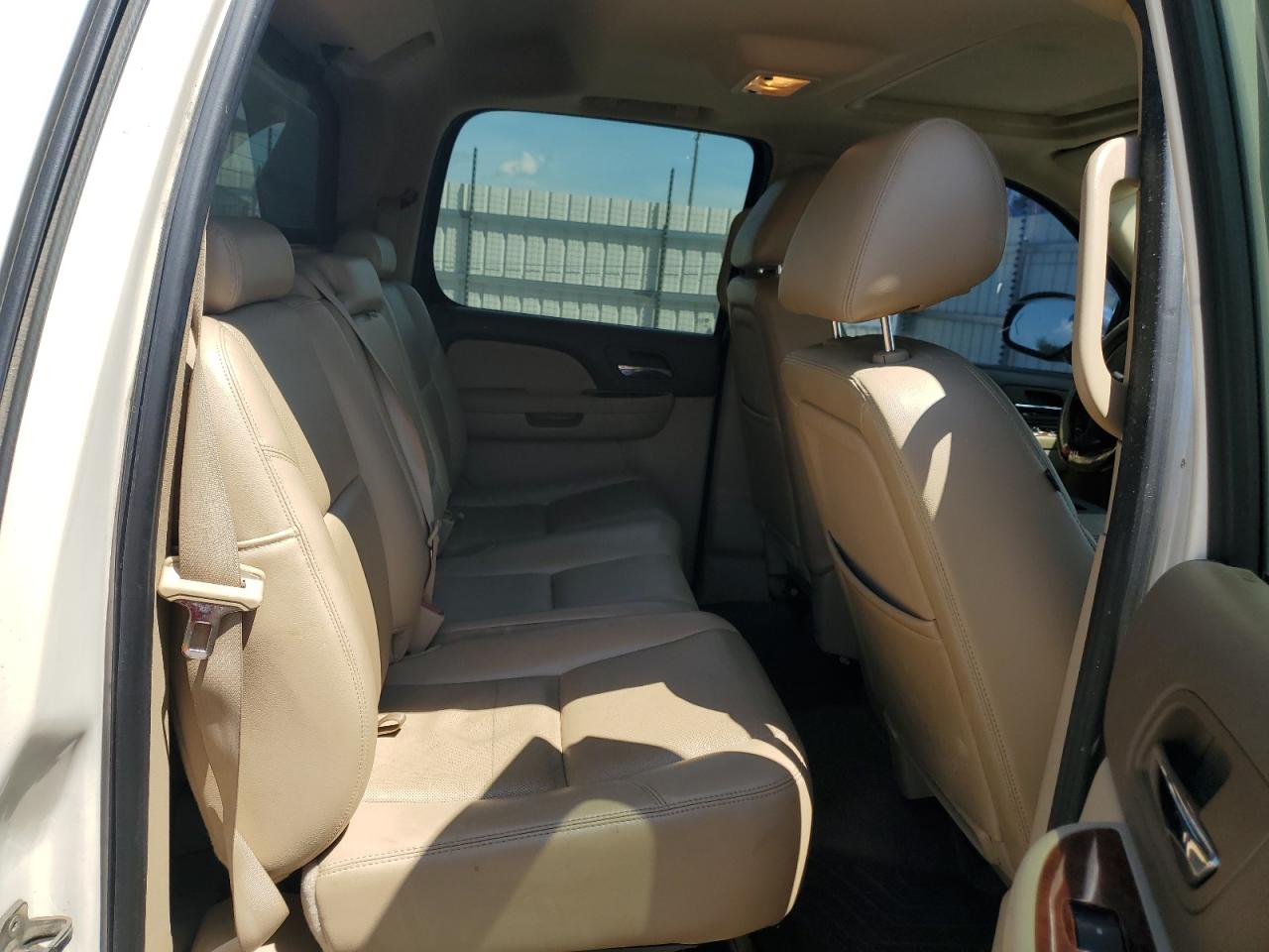 2011 Chevrolet Avalanche Ltz VIN: 3GNTKGE37BG327584 Lot: 70389925