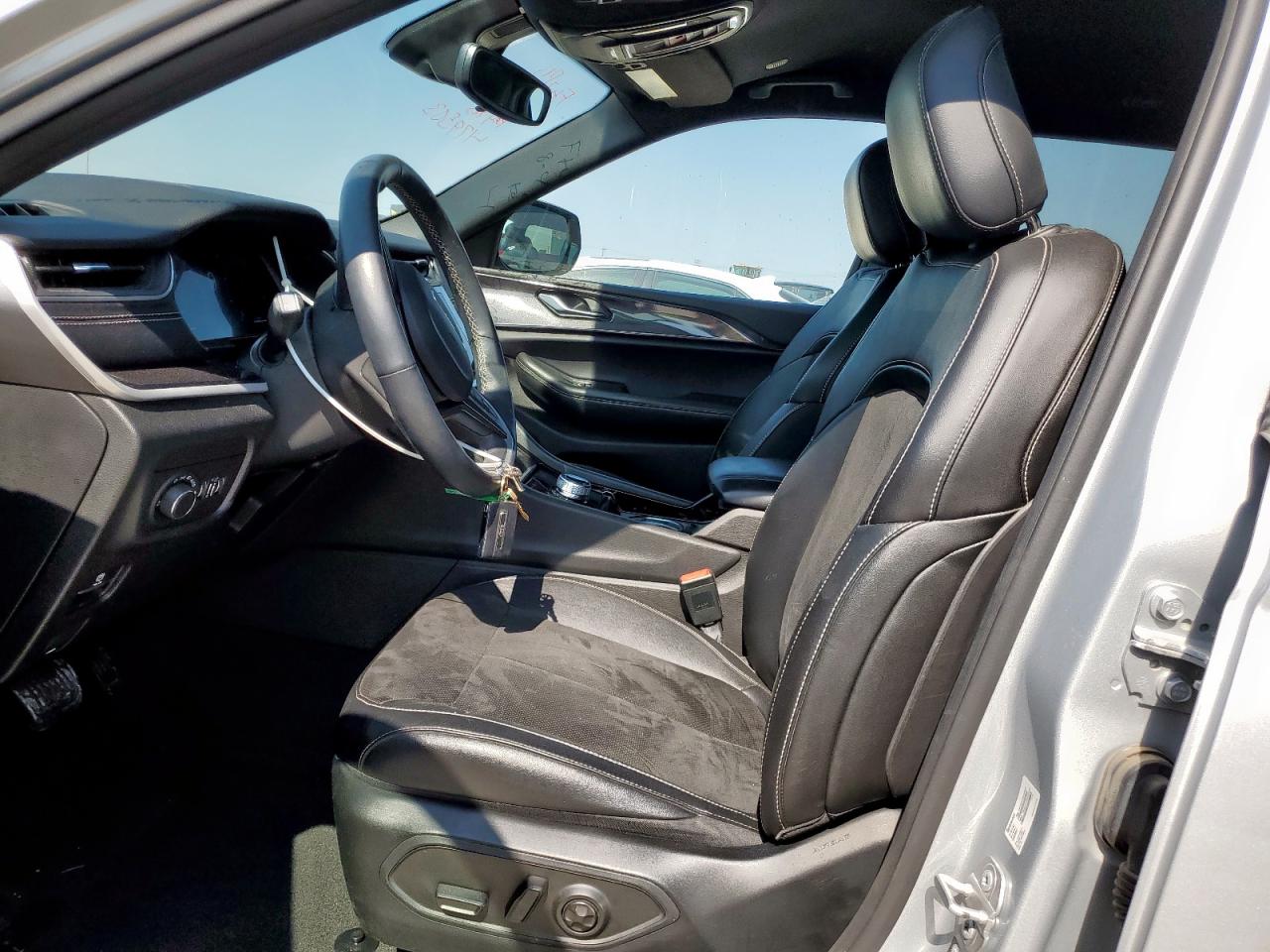 1C4RJKAG3M8210272 2021 Jeep Grand Cherokee L Laredo