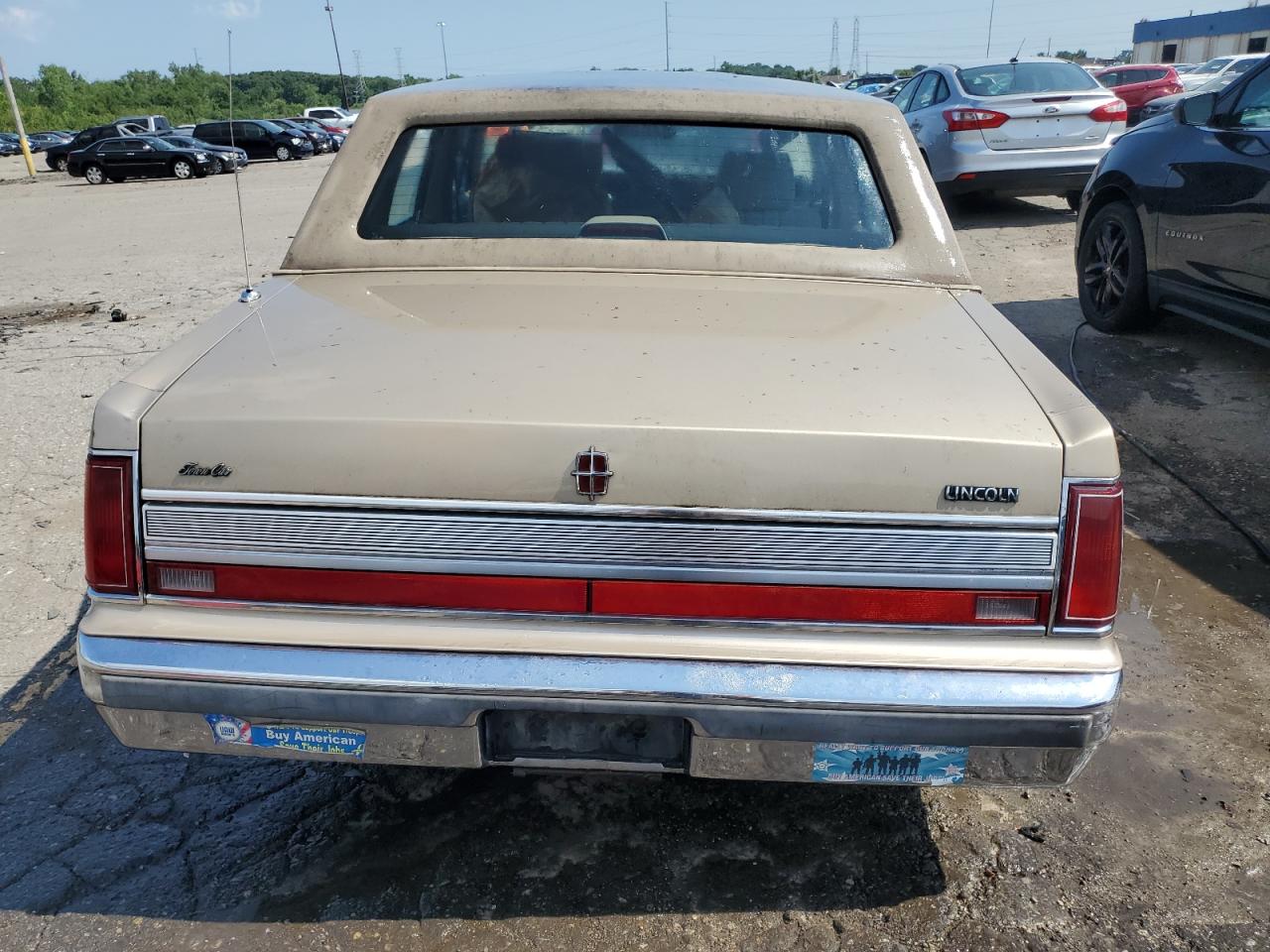 1989 Lincoln Town Car VIN: 1LNBM81F9KY605567 Lot: 67747295