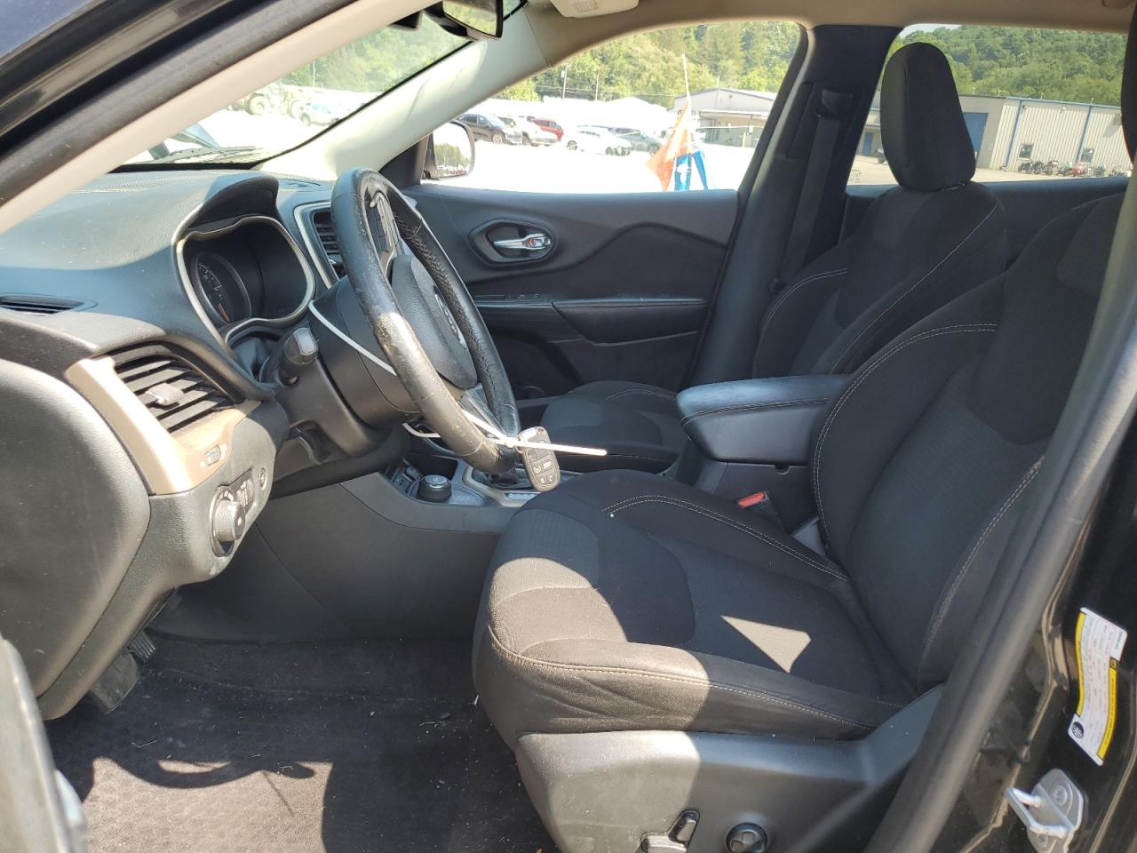 2016 Jeep Cherokee Latitude VIN: 1C4PJMCB5GW186965 Lot: 68426585