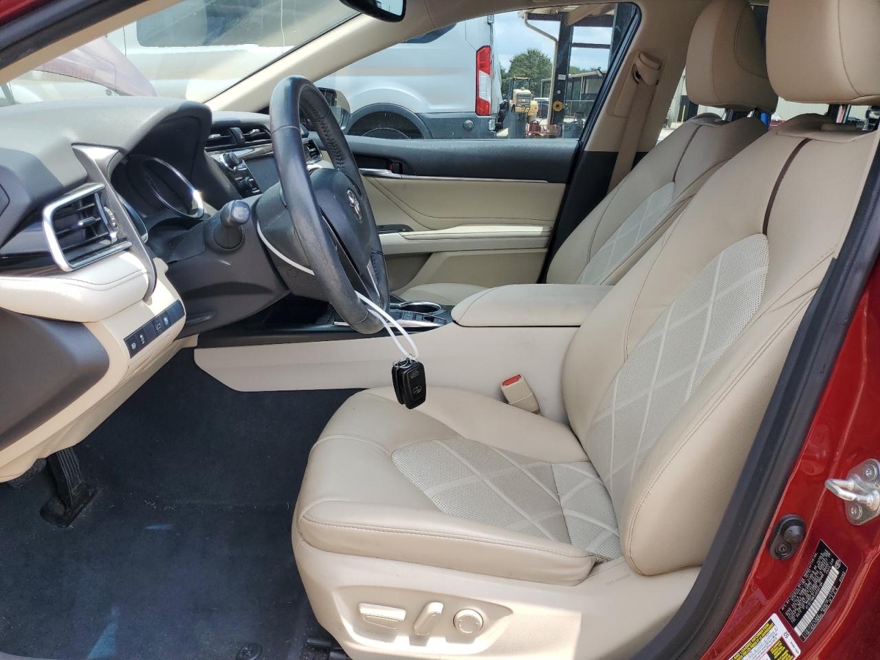 4T1B11HK5JU565108 2018 Toyota Camry L