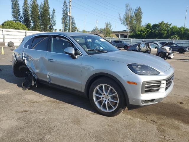  PORSCHE CAYENNE 2024 Srebrny