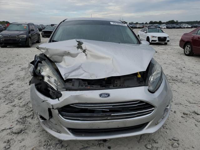  FORD FIESTA 2016 Серебристый