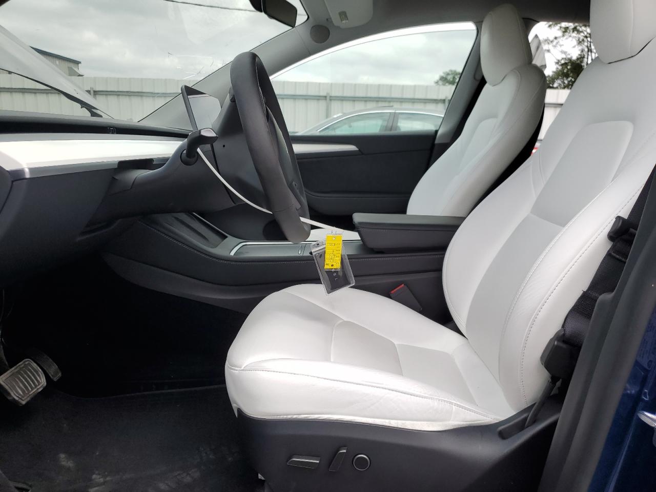 2024 Tesla Model Y VIN: 7SAYGDEE2RA327301 Lot: 69677385