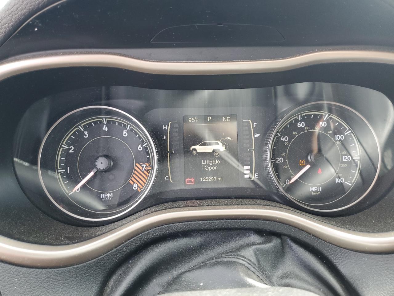 2014 Jeep Cherokee Latitude VIN: 1C4PJMCS5EW127895 Lot: 66995905