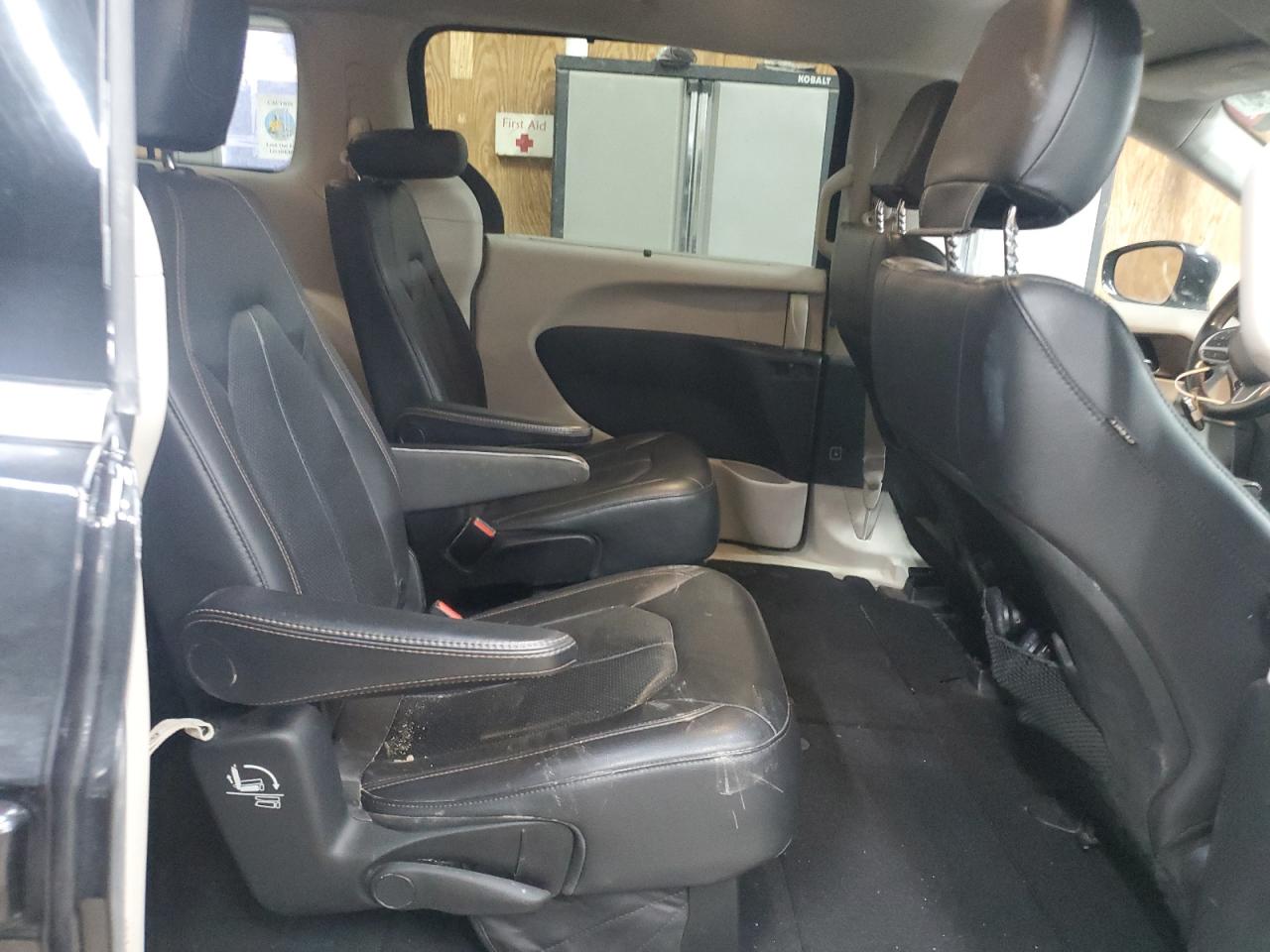 2019 Chrysler Pacifica Touring L VIN: 2C4RC1BG2KR588961 Lot: 68493235