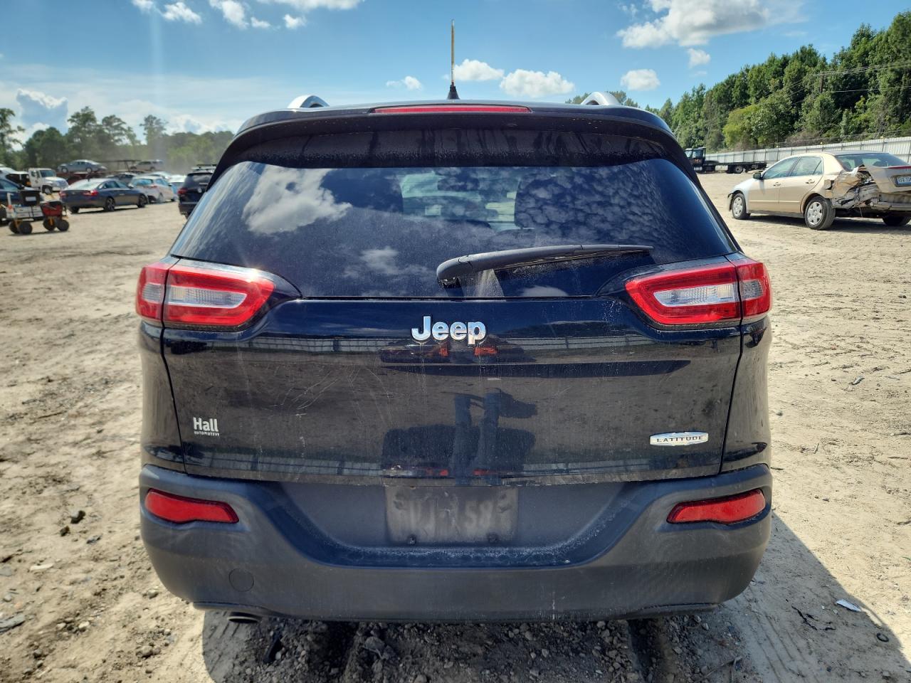2014 Jeep Cherokee Latitude VIN: 1C4PJLCB4EW323546 Lot: 68656835