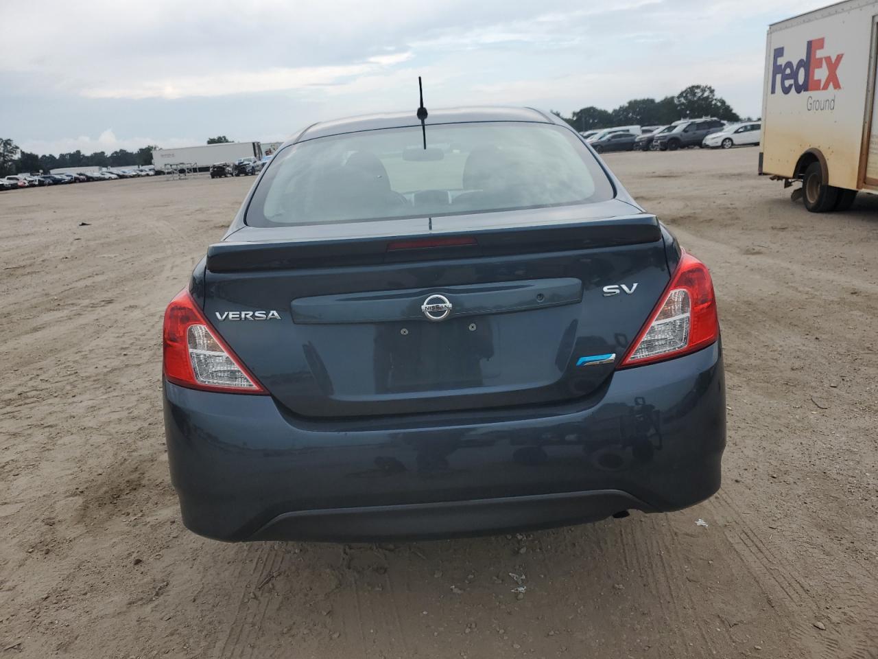 2015 Nissan Versa S VIN: 3N1CN7AP5FL932695 Lot: 70930255