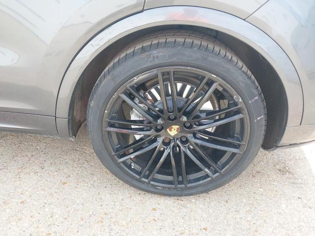 2019 PORSCHE CAYENNE V8