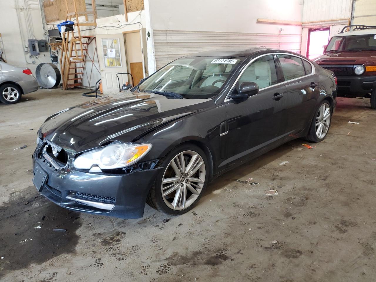 JAGUAR XF 2011. Lot# 68121085. VIN SAJWA0HE1BMR91004. Photo 1