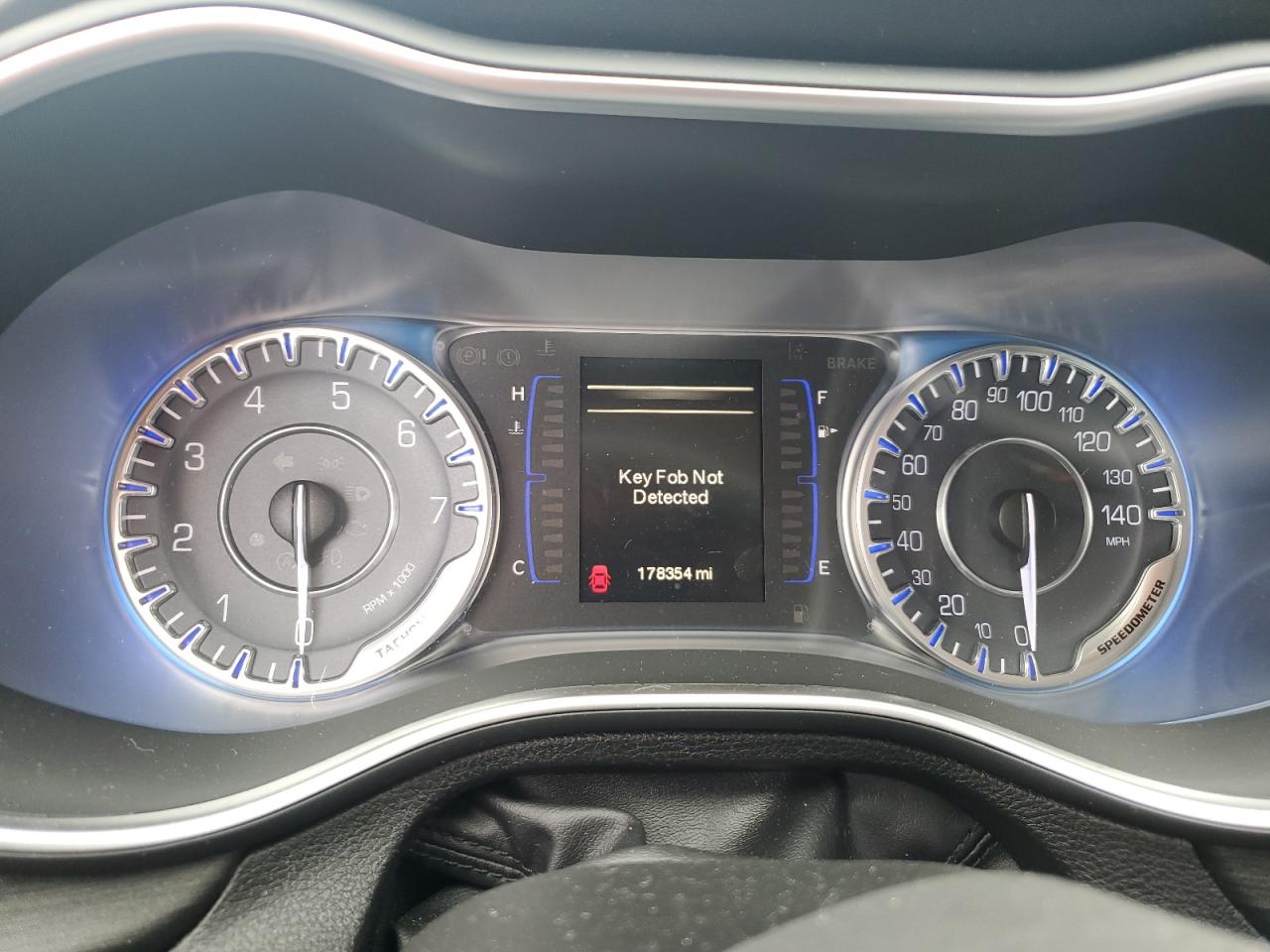 2015 Chrysler 200 Limited VIN: 1C3CCCABXFN564910 Lot: 69801225