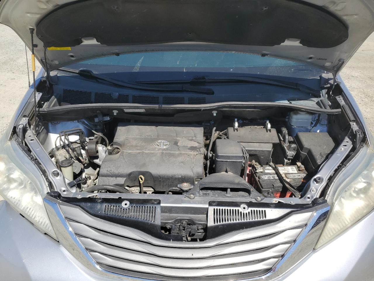 2013 Toyota Sienna Xle VIN: 5TDYK3DC4DS327183 Lot: 70894995