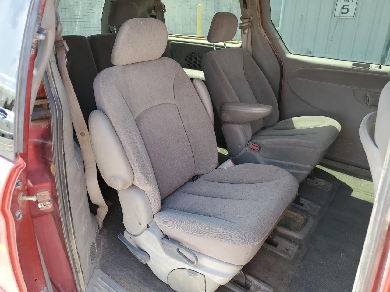 2002 Chrysler Town & Country Ex VIN: 2C4GP74L92R761495 Lot: 69128185