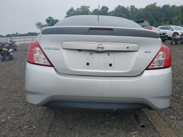  NISSAN VERSA 2019 Srebrny