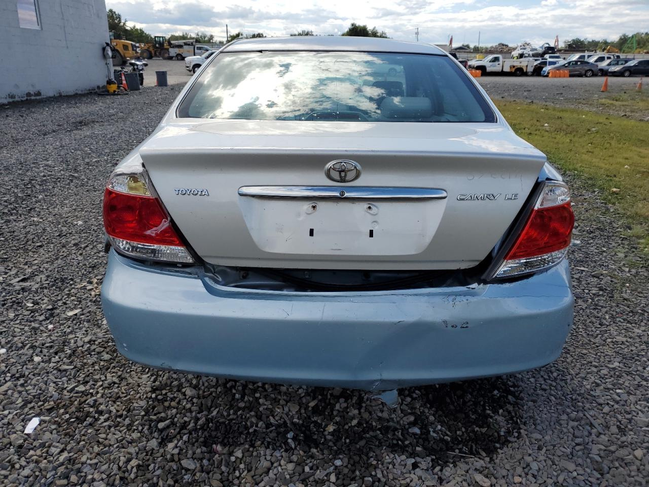 2005 Toyota Camry Le VIN: 4T1BE30K25U618056 Lot: 70549015