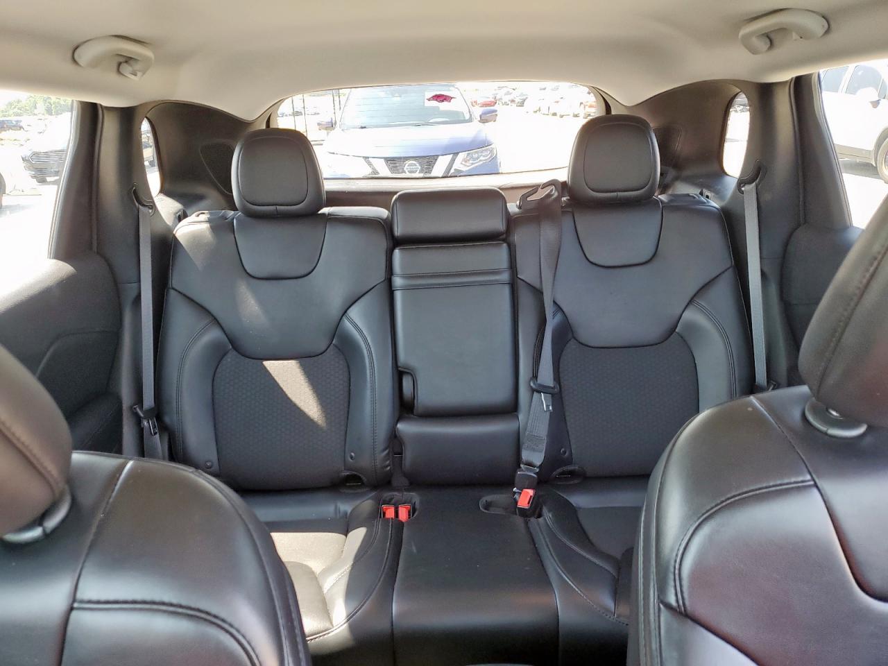 2019 Jeep Cherokee Latitude Plus VIN: 1C4PJLLB2KD338974 Lot: 67590585