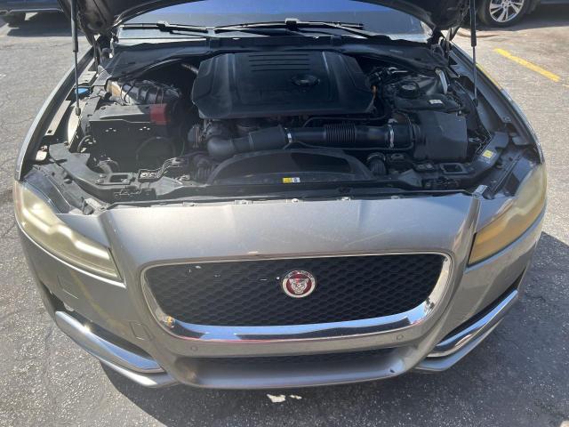 Sedans JAGUAR XF 2017 Gray