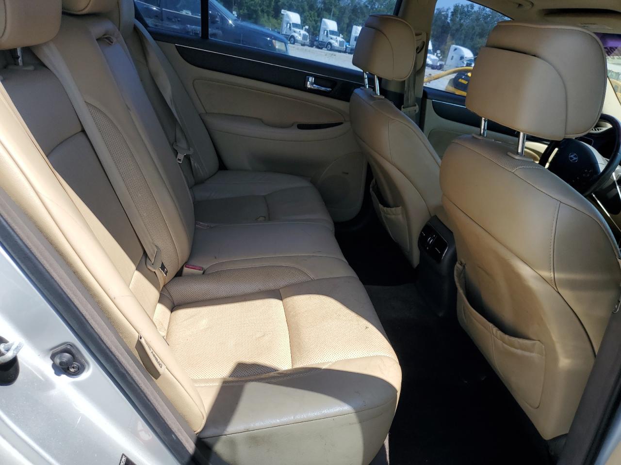 2009 Hyundai Genesis 3.8L VIN: KMHGC46E69U027043 Lot: 70619425