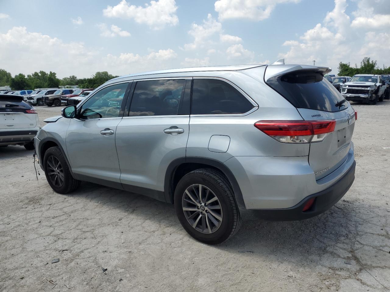 2019 Toyota Highlander Se silver null gas 5TDKZRFH8KS558498 photo #3