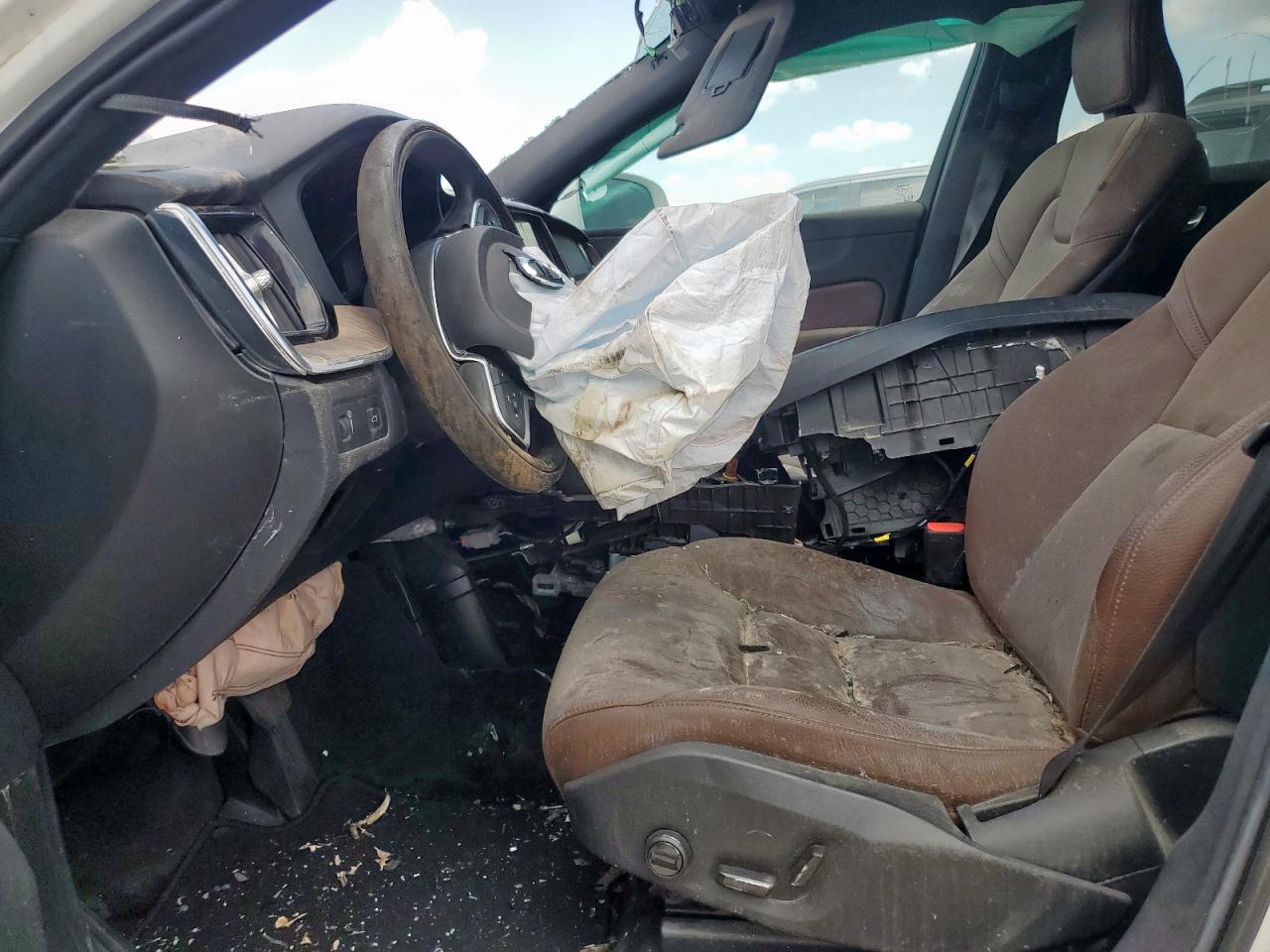 2021 Volvo Xc60 T5 Momentum VIN: YV4102DK3M1840279 Lot: 70485065