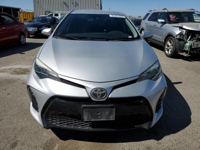  TOYOTA COROLLA 2017 Серебристый