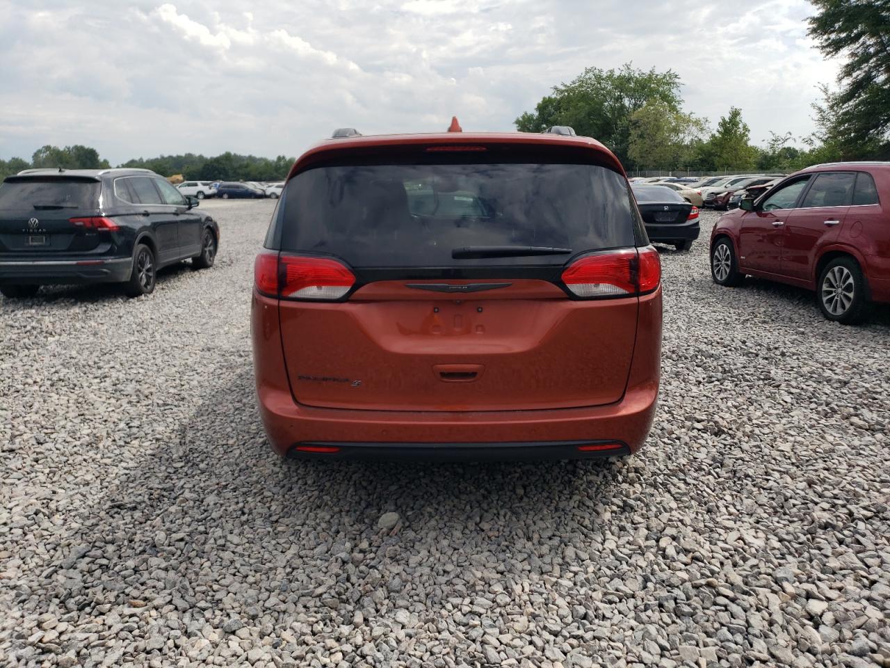 2018 Chrysler Pacifica Touring L VIN: 2C4RC1BG0JR172230 Lot: 68448225