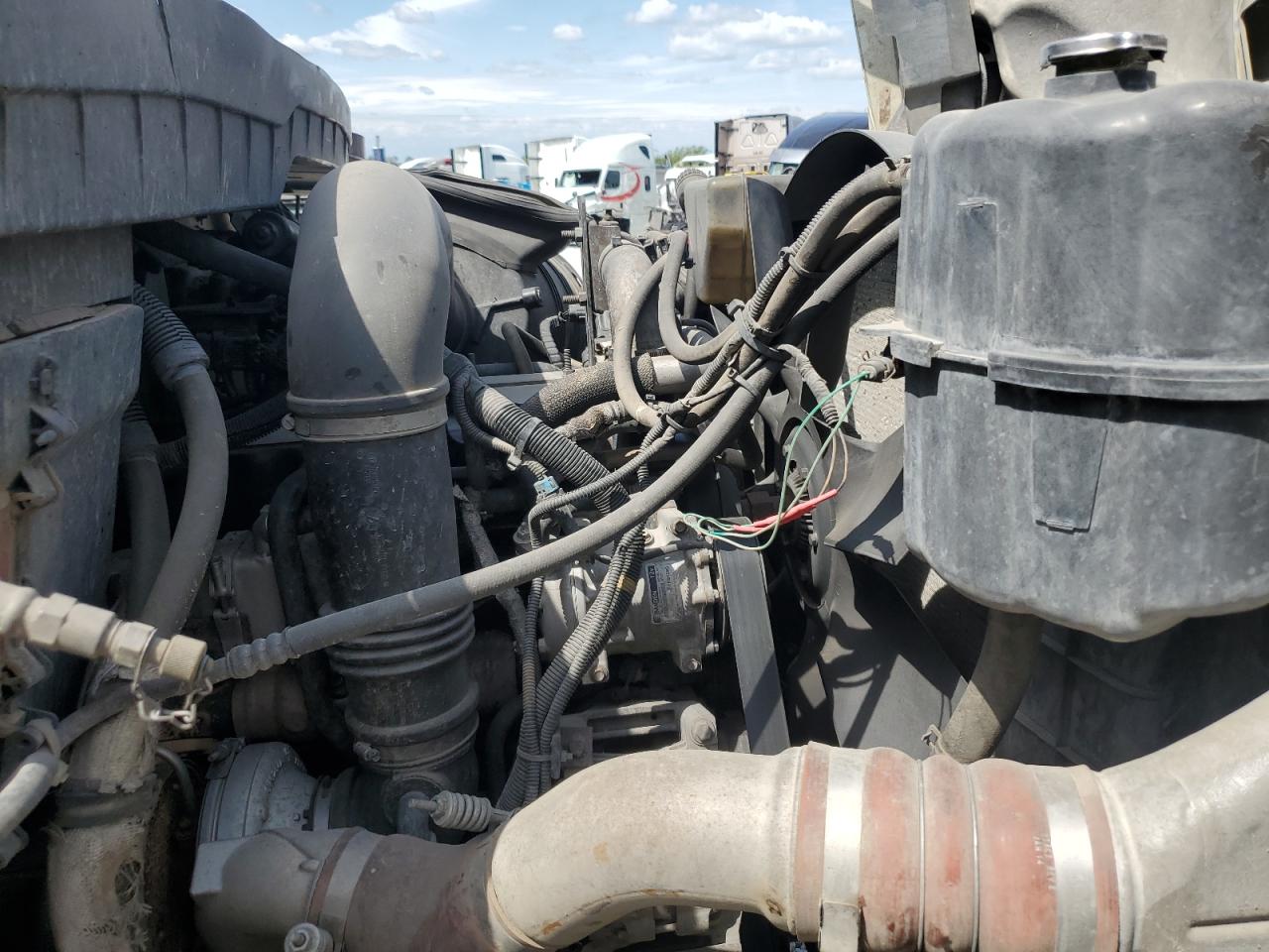 2008 International 7400 Refuse Truck VIN: 1HTWGAAT38J690825 Lot: 69668325
