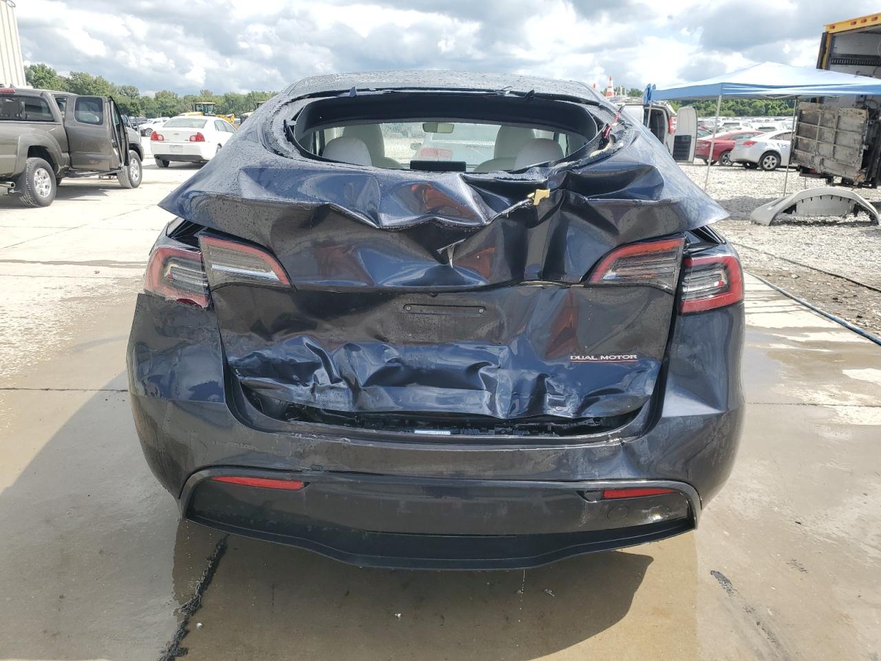 2024 Tesla Model Y VIN: 7SAYGDEFXRA279555 Lot: 69436085