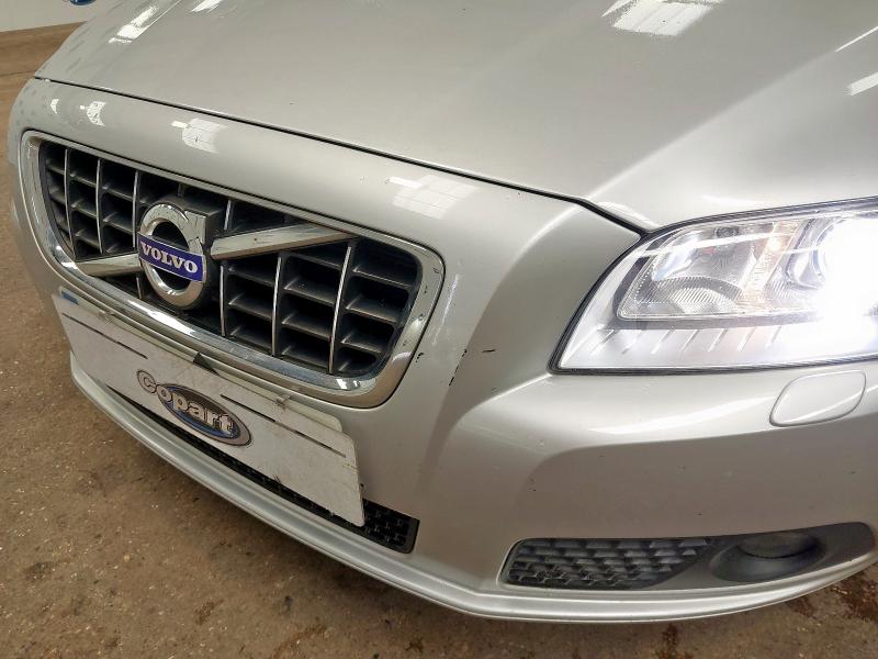 2010 VOLVO V70 SE LUX
