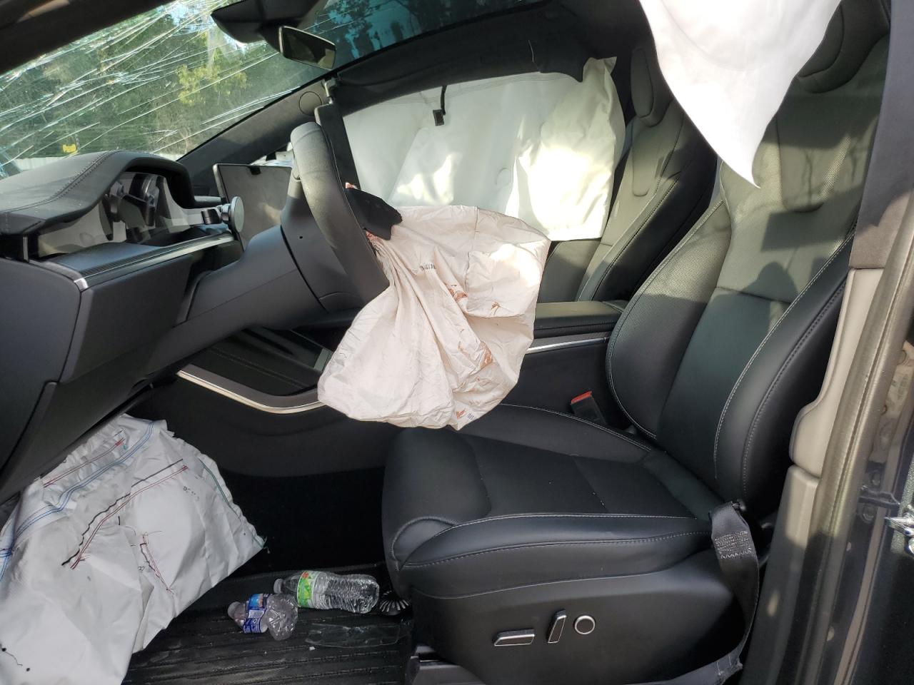 2024 Tesla Model X VIN: 7SAXCBE60RF438677 Lot: 70468075