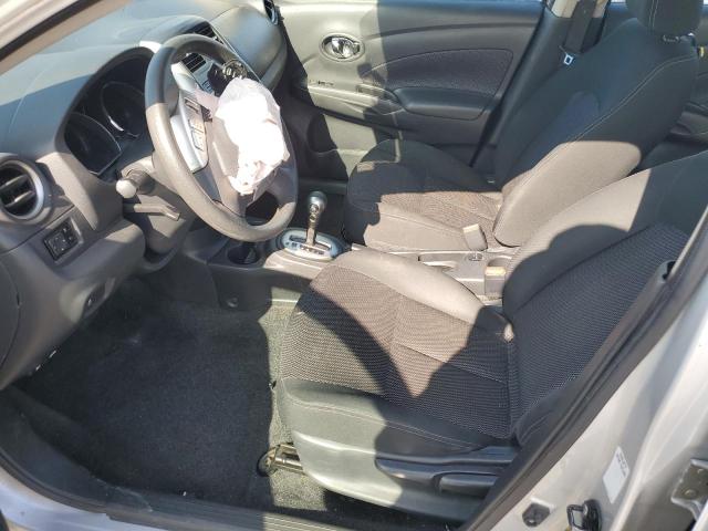 NISSAN VERSA 2017 Srebrny