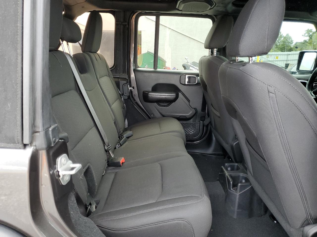 2018 Jeep Wrangler Unlimited Sport VIN: 1C4HJXDG4JW213953 Lot: 70676025