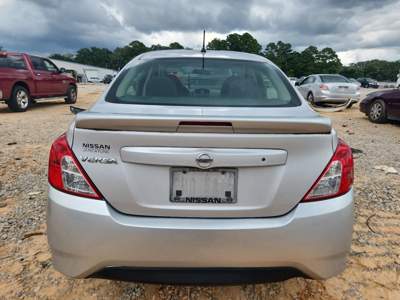 2017 Nissan Versa S VIN: 3N1CN7APXHL828156 Lot: 69078555