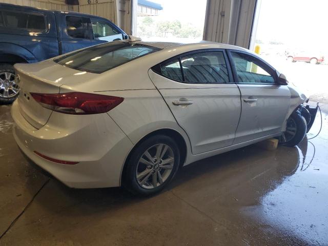  HYUNDAI ELANTRA 2017 Белы