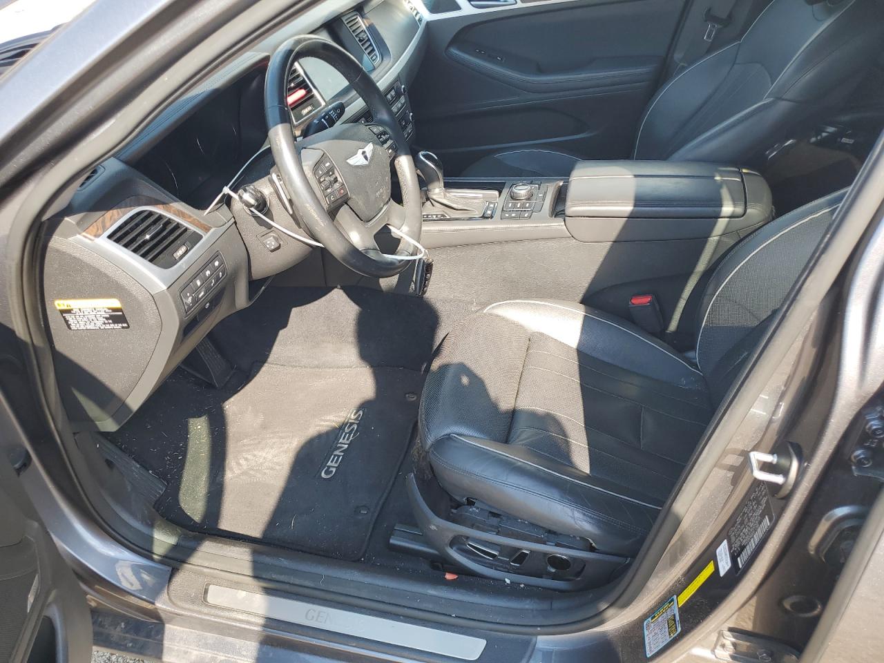 2015 Hyundai Genesis 3.8L VIN: KMHGN4JE7FU050618 Lot: 70314225