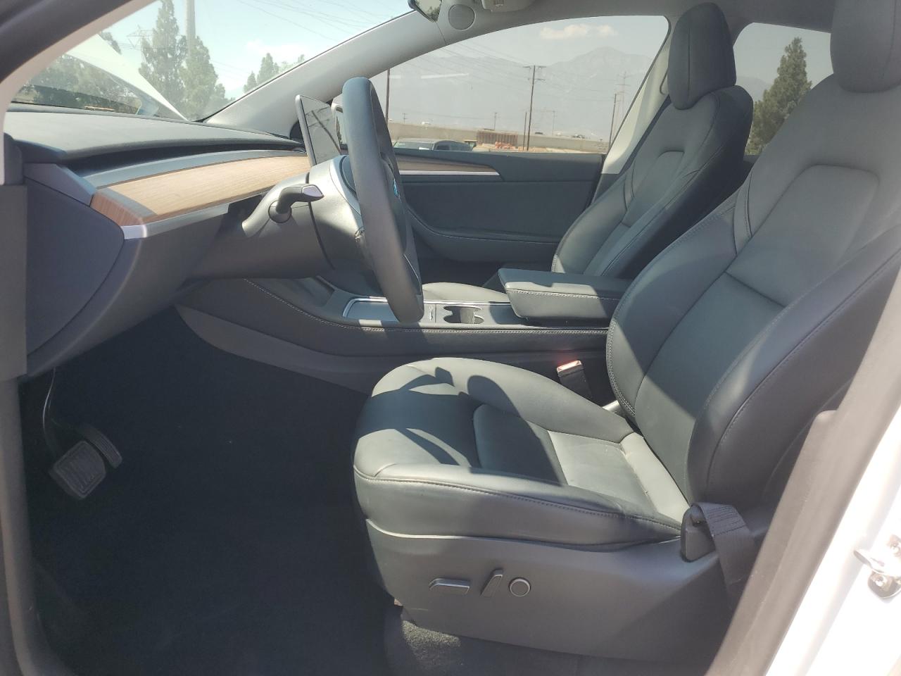 2024 Tesla Model Y VIN: 7SAYGDEE5RA225507 Lot: 68337275