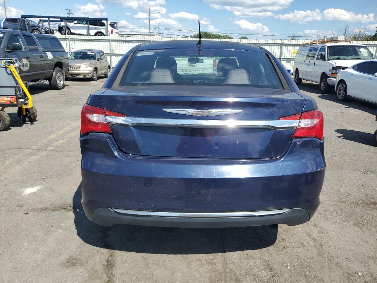 2013 Chrysler 200 Touring VIN: 1C3CCBBB0DN735993 Lot: 69948365
