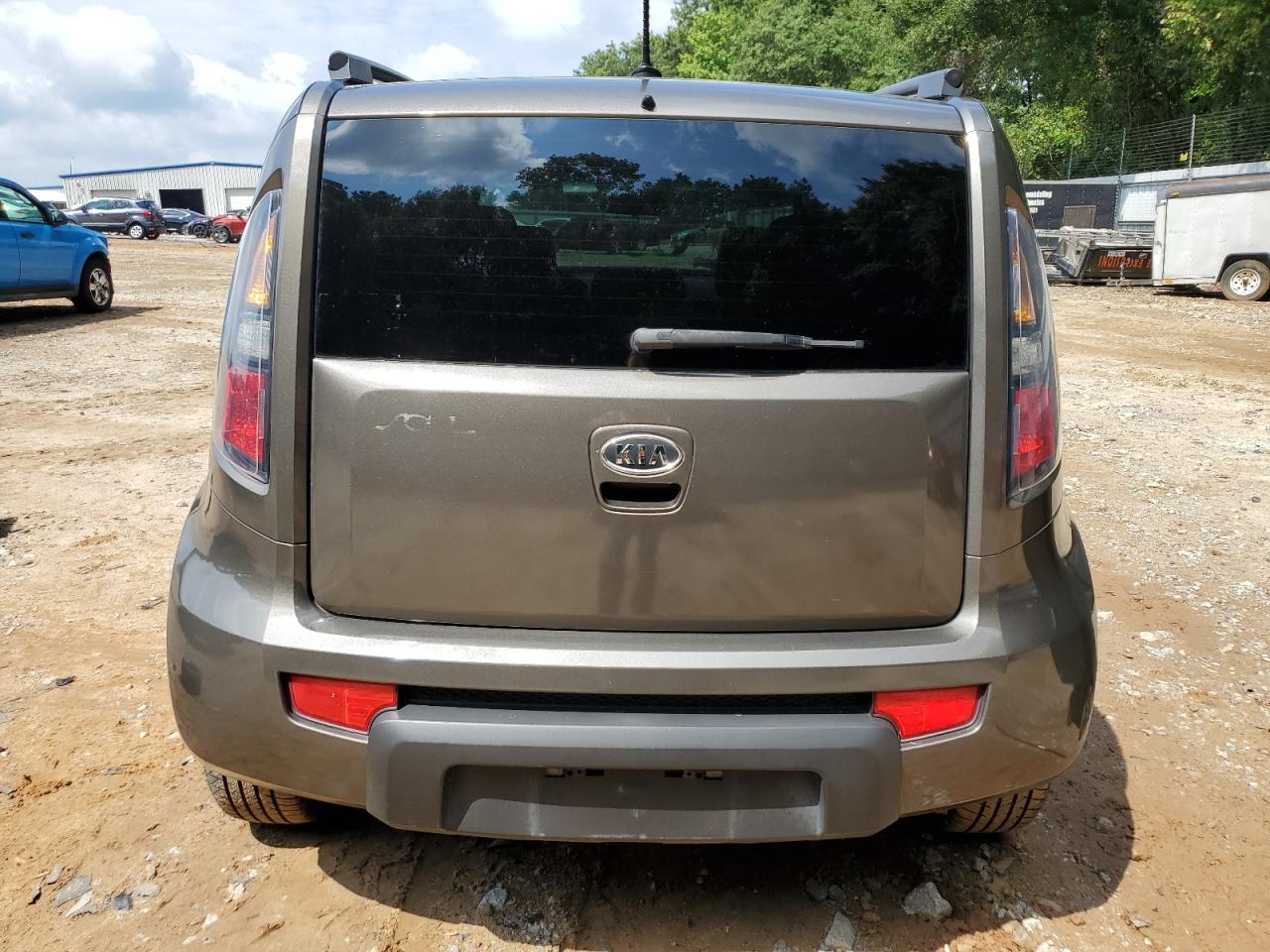 2011 Kia Soul + VIN: KNDJT2A27B7256329 Lot: 69513695