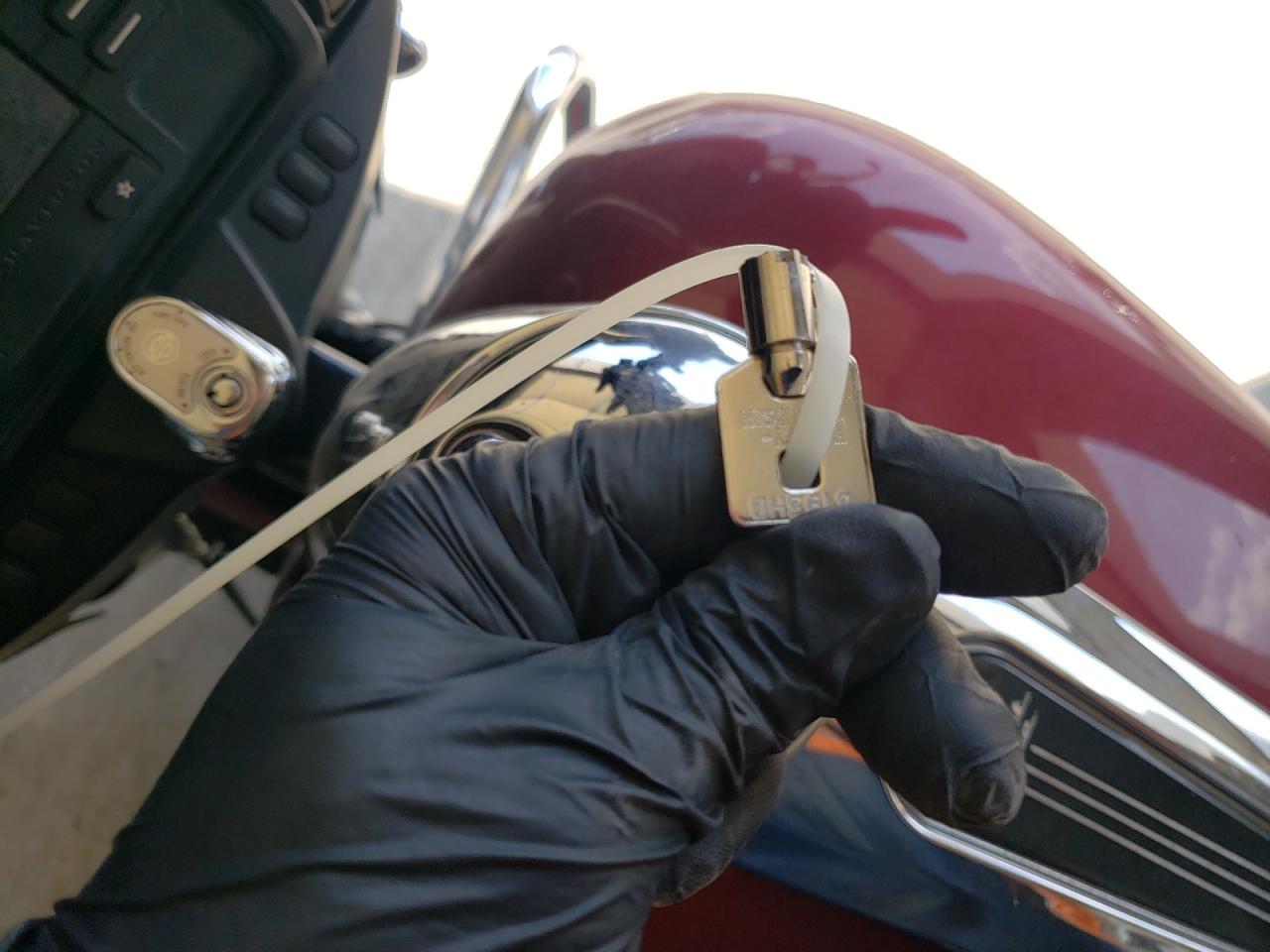 2017 Harley-Davidson Flhx Street Glide VIN: 1HD1KBC1XHB696251 Lot: 68526845